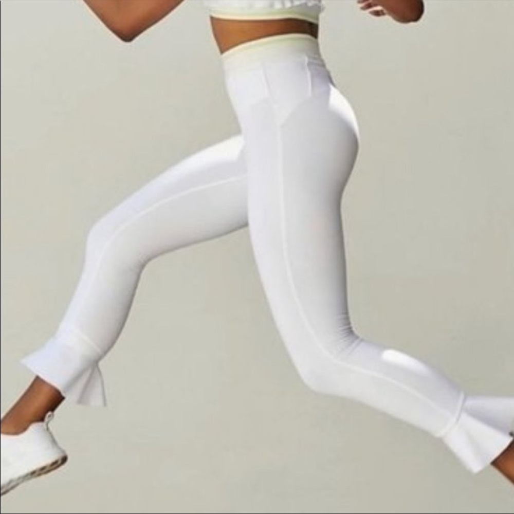 NWOT! Free People Movement Sanctuary Super High-Rise Ruffle Leggings - Size L